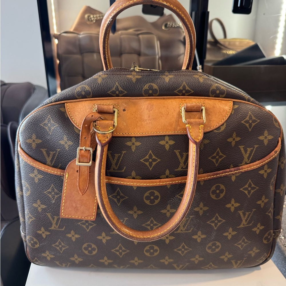 Autnentic Louis Vuitton Deauville